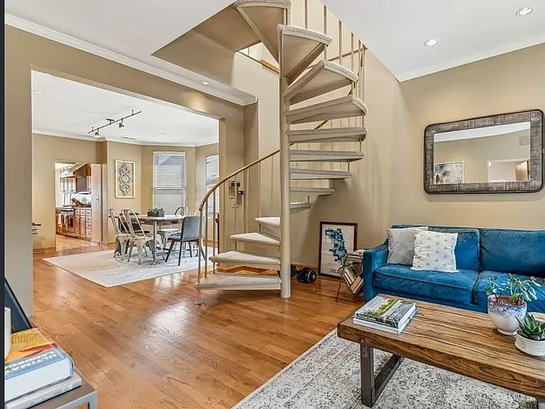 2837 N Southport Ave #3 — Photo 10
