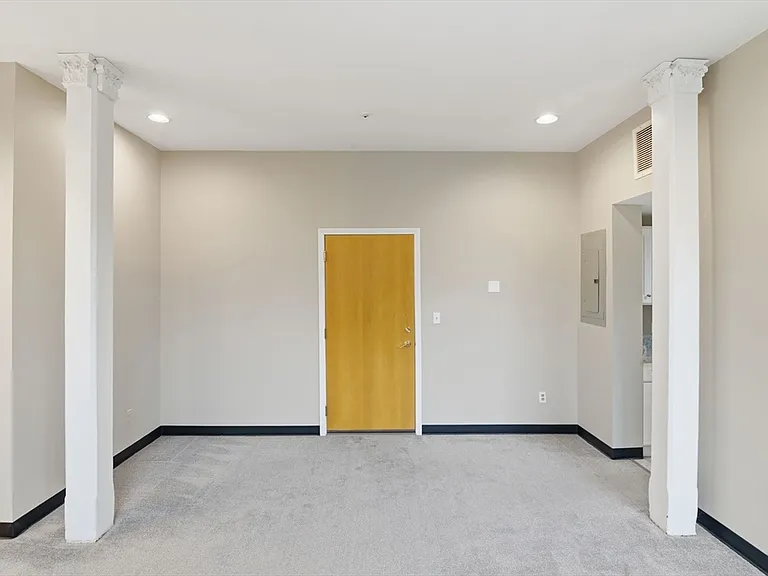 21 Linden St #212 — Photo 8
