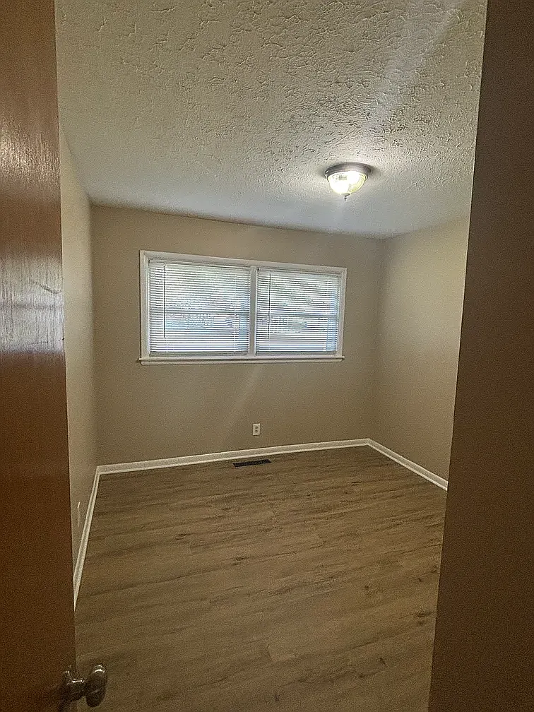 3 bed, 1.5 bath, 1170 sqft, $1,600 — Photo 3