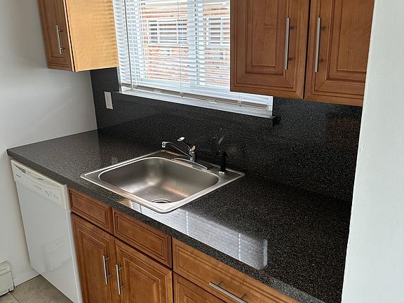 4th image of 4 S Marion Pl APT 2A