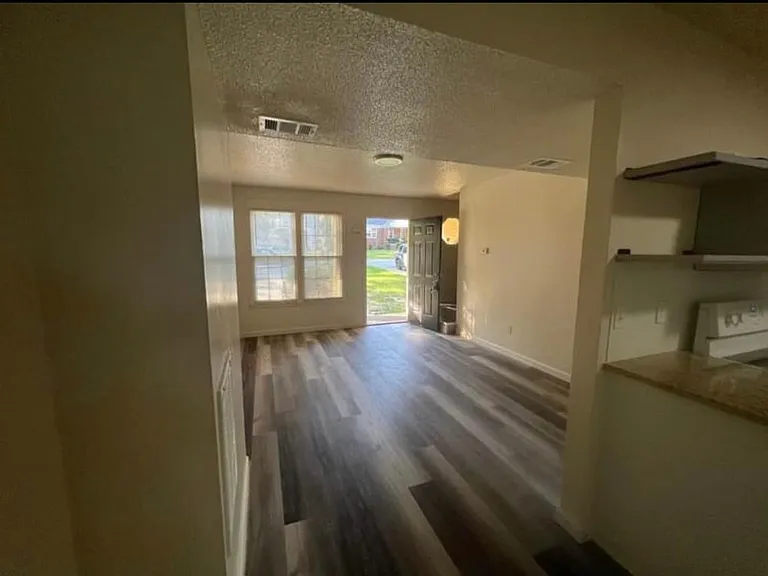 4112 Glendon Rd — Photo 1
