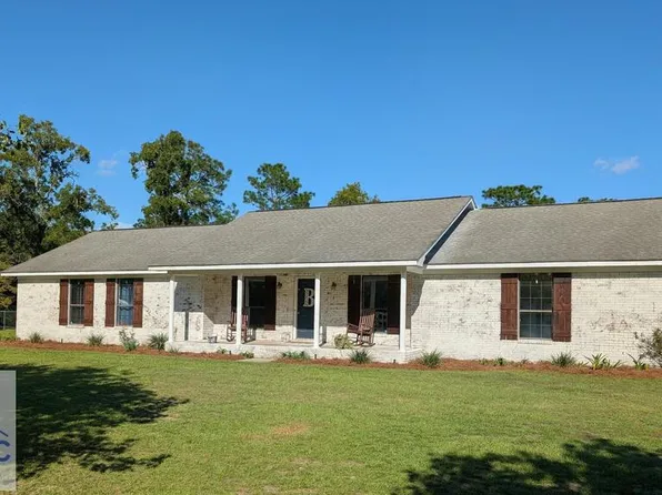 107 Oak Trace Rd, Jesup, GA 31545