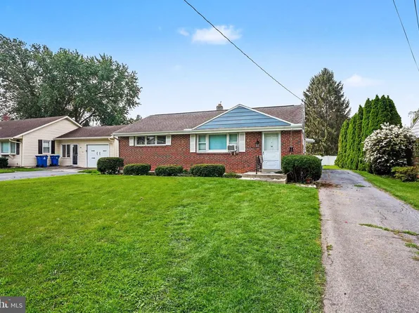10 Greystone Rd, Carlisle, PA 17013