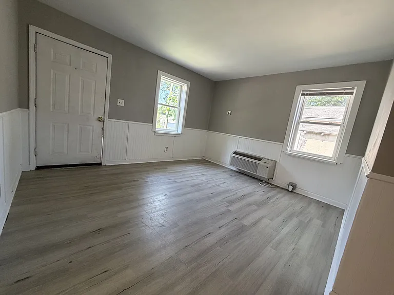 932 Wainwright Ave #1 — Photo 5