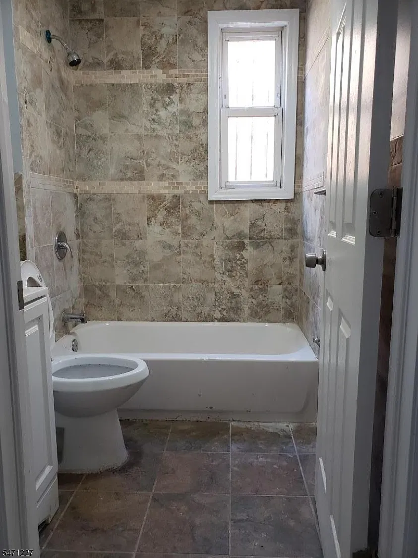 3 bed, 1.0 bath, $2,000 — Photo 3