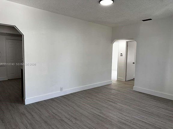 4th image of 33 Allen Rd