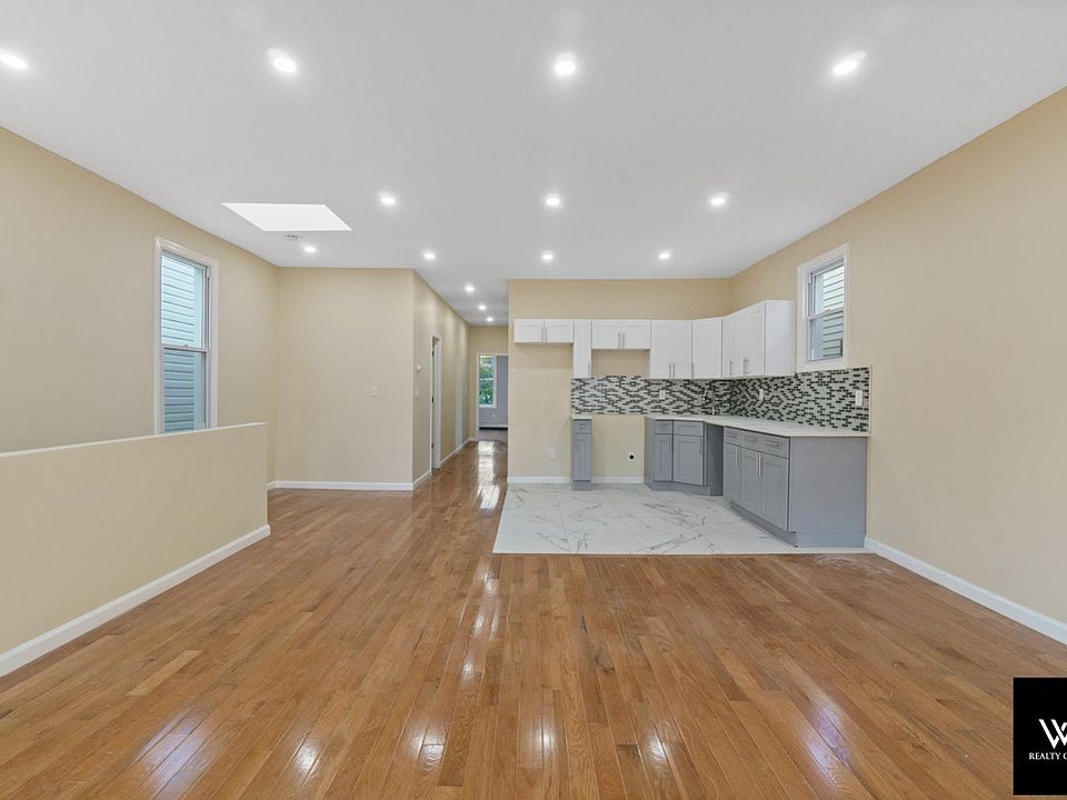 2nd image of 1084 Washington Ave #1