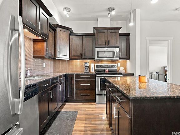 5th image of UNIT # 309-110 Hampton CIRCLE