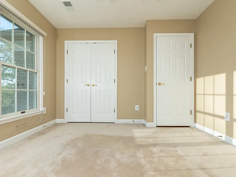 13576 Highland Rd — Photo 10