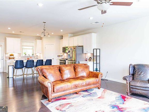 4th image of 1452 Ridgebend Way SE