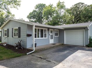 36548 N Edgewood Dr, Gurnee, IL 60031