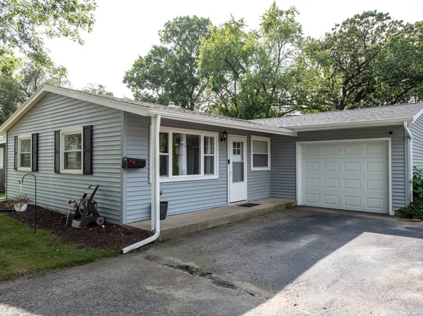 36548 N Edgewood Dr, Gurnee, IL 60031