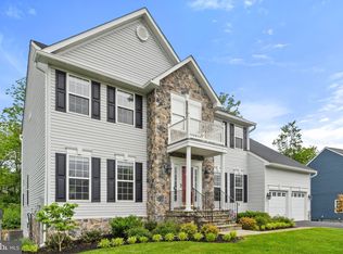 311 Spyglass Hill Dr, Charles Town, WV