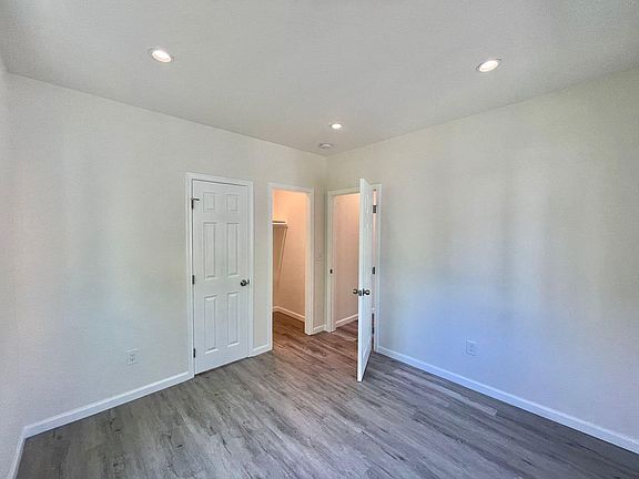 4th image of 5836 Camerford Ave #1/2