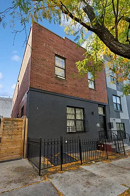 Building, photo 1