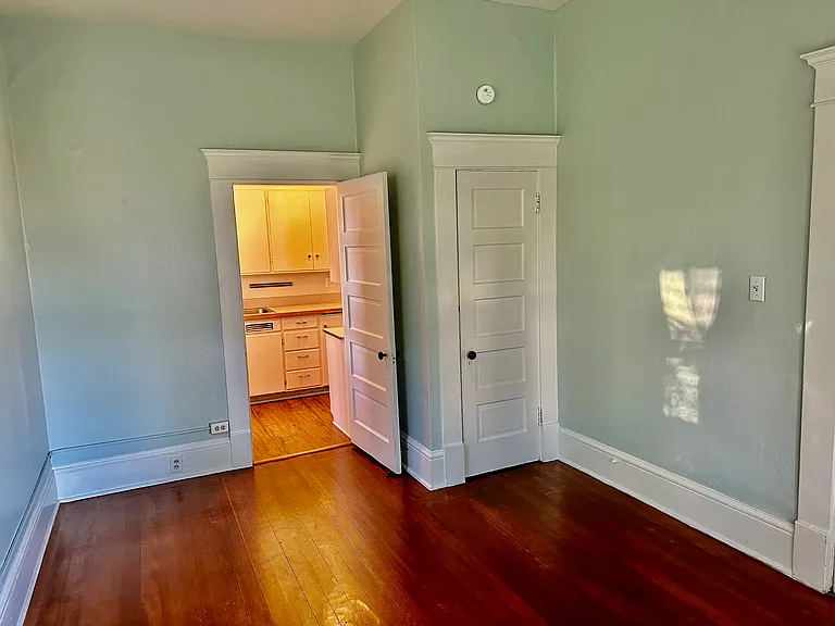 1153 Franklin St — Photo 35