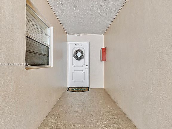 5th image of 9471 Evergreen Pl APT 307