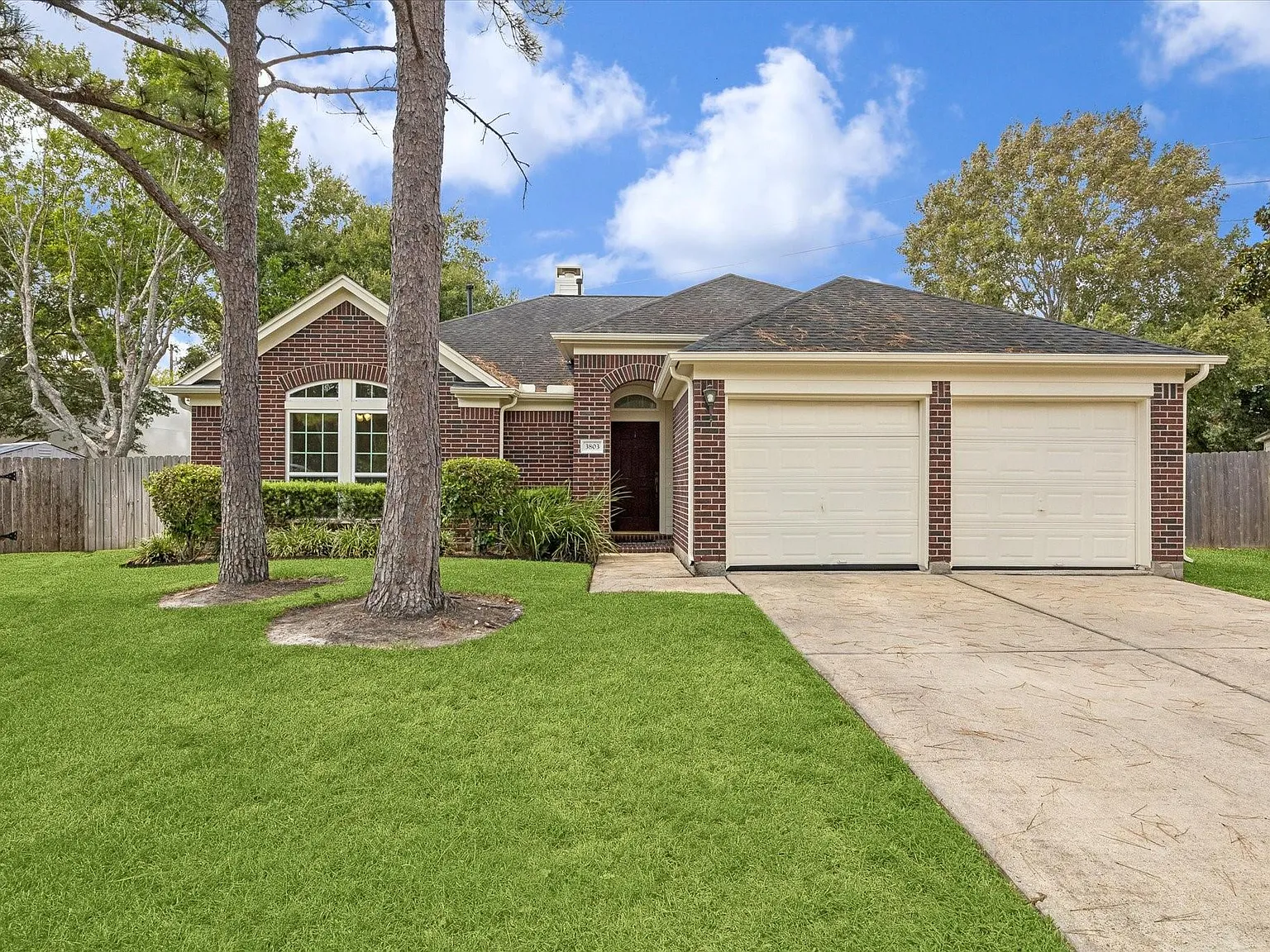 3 bed, 2.5 bath, 1822 sqft, $2,500 — Photo 1