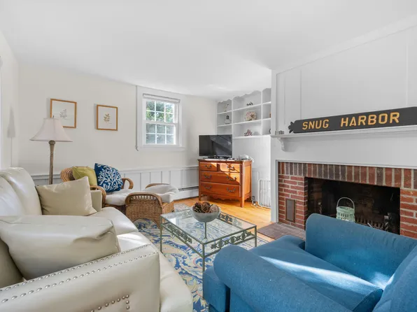 17 Miles Street, Harwich Port, MA 02646