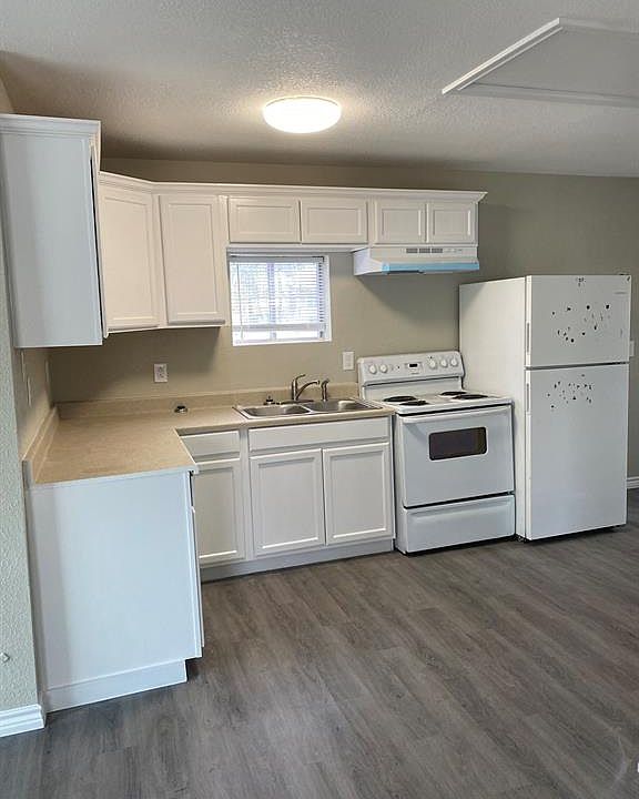 1st image of 621 Honeysuckle Dr Unit B