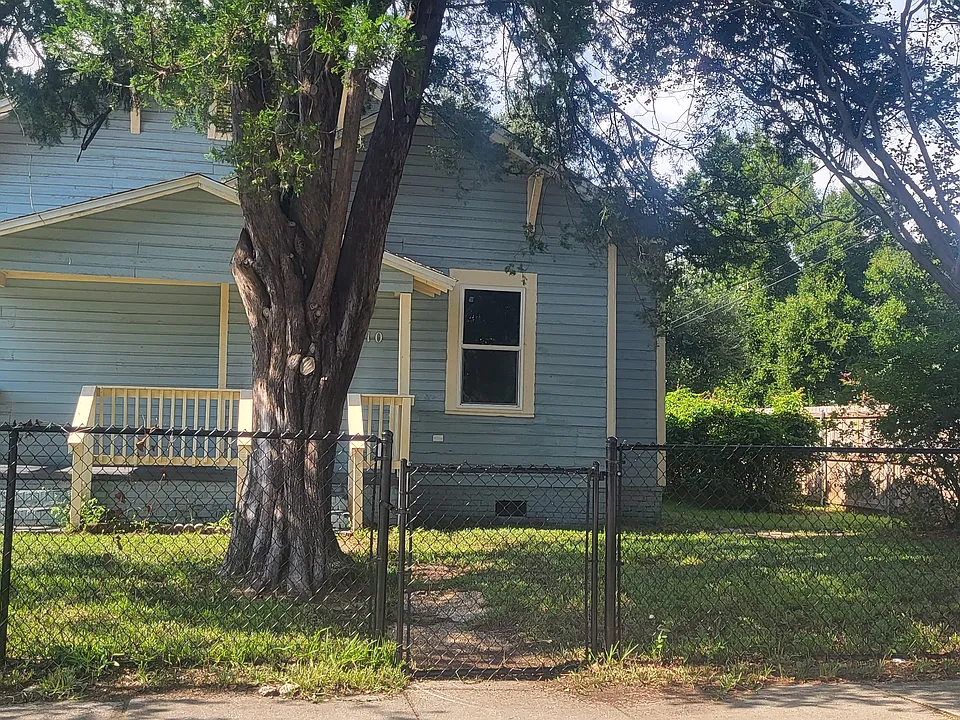 210 E Texar Dr
