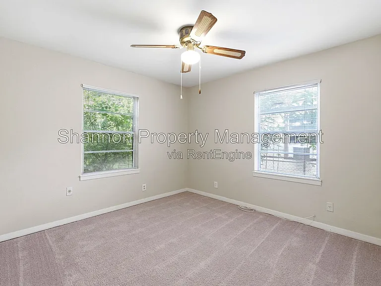 8406 Highcrest Dr — Photo 26