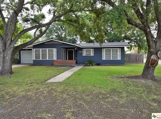1822 Algee St, Port Lavaca, TX 77979