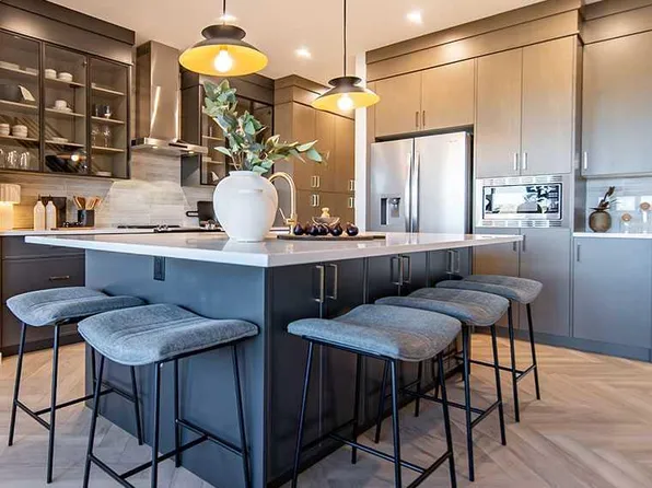 412 S Rochester Ter NW, Calgary, AB T3L 0J6