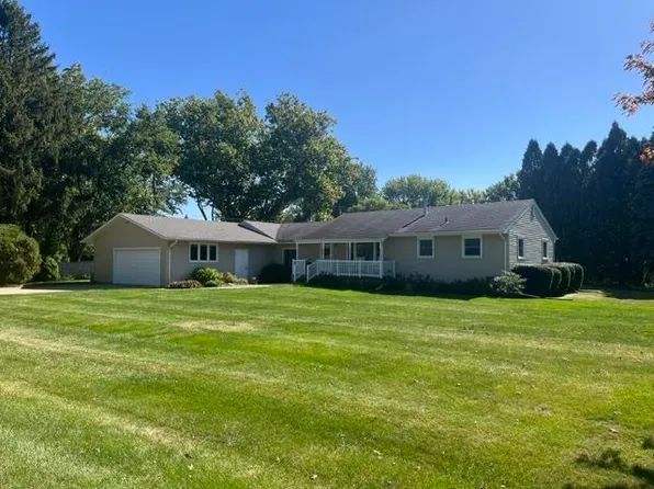 8475 Trudy Rd, Rockford, IL 61108