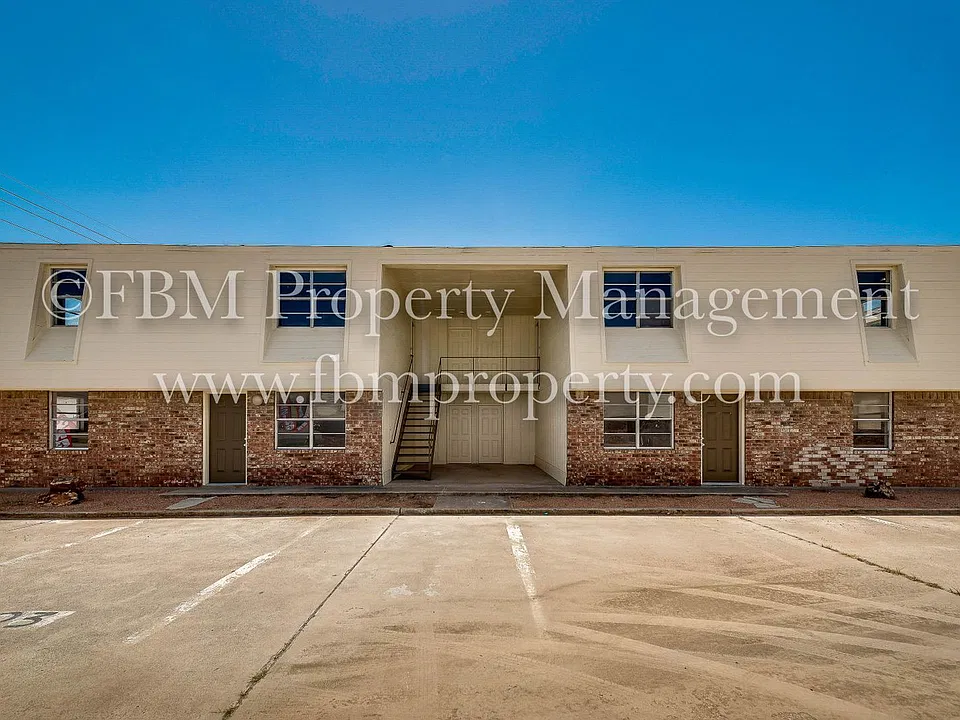 825 Tehuacana Dr #301