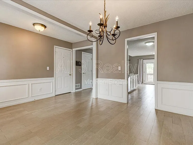 2540 Alvecot Cir — Photo 30