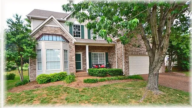 3 bed, 2.5 bath, 2328 sqft, $3,250 — Photo 1