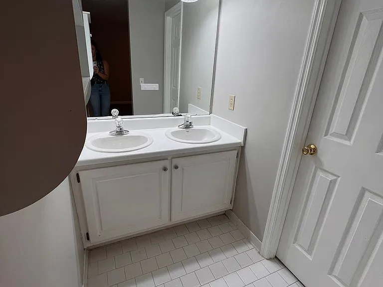 561 Heritage Ct — Photo 18