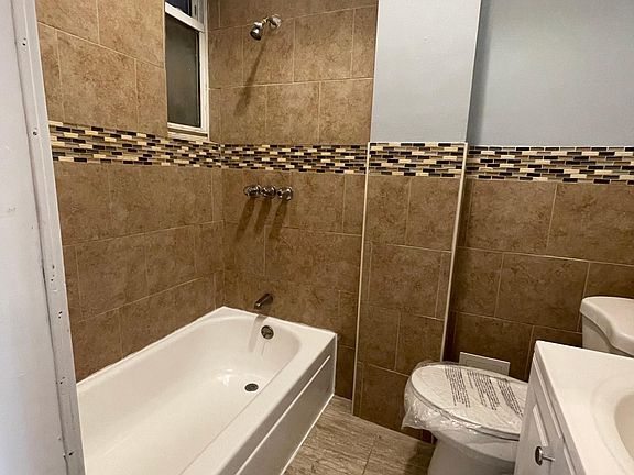 3rd image of 1516 Bryant Ave APT 1