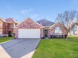 904 Blossomwood Ct, Arlington, TX 76017