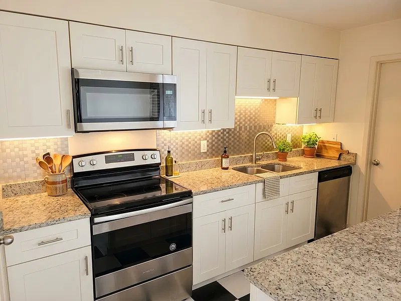 2 bed, 1200 sqft, $1,350 — Photo 2