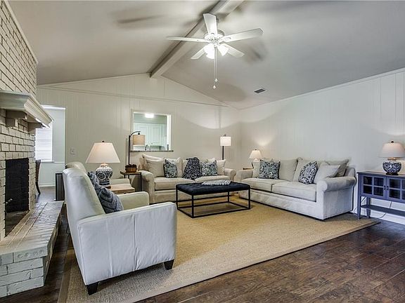 3rd image of 2906 Canyon Brook Dr