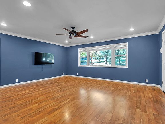 4th image of 624 Bryan St