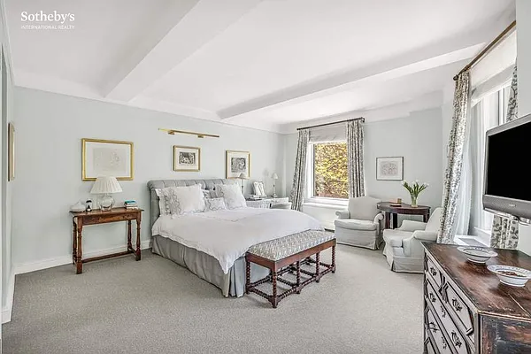 Sold by Sotheby's International Realty | media 32