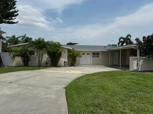 3945 Fontainebleau Dr