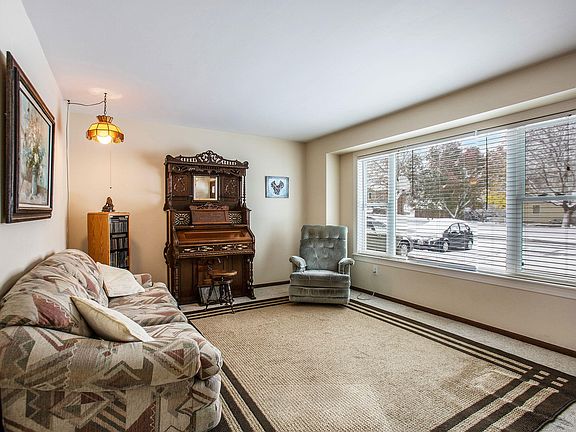 2nd image of 2533 Appleton Dr NE