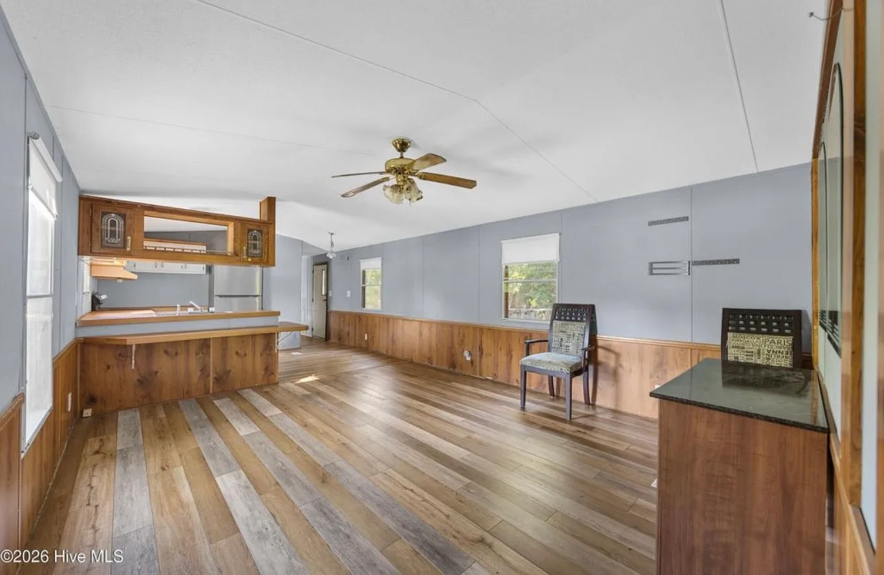 2 bed, 901 sqft, $1,400 — Photo 4