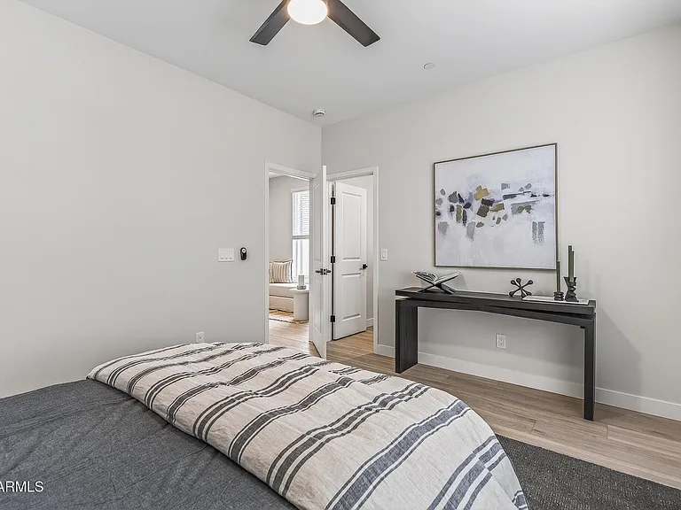 2601 E Clarendon Ave #3 — Photo 33
