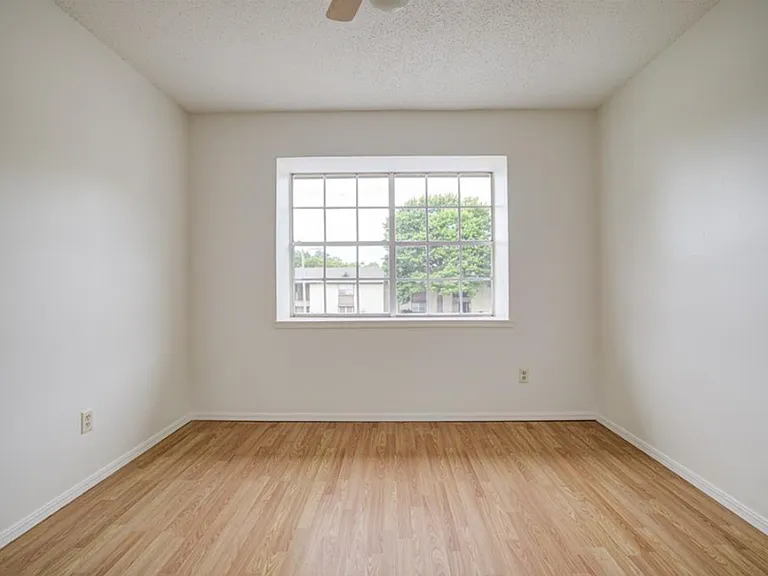 1717 E Lindsey St — Photo 12