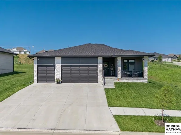 8102 N 167th St, Bennington, NE 68007