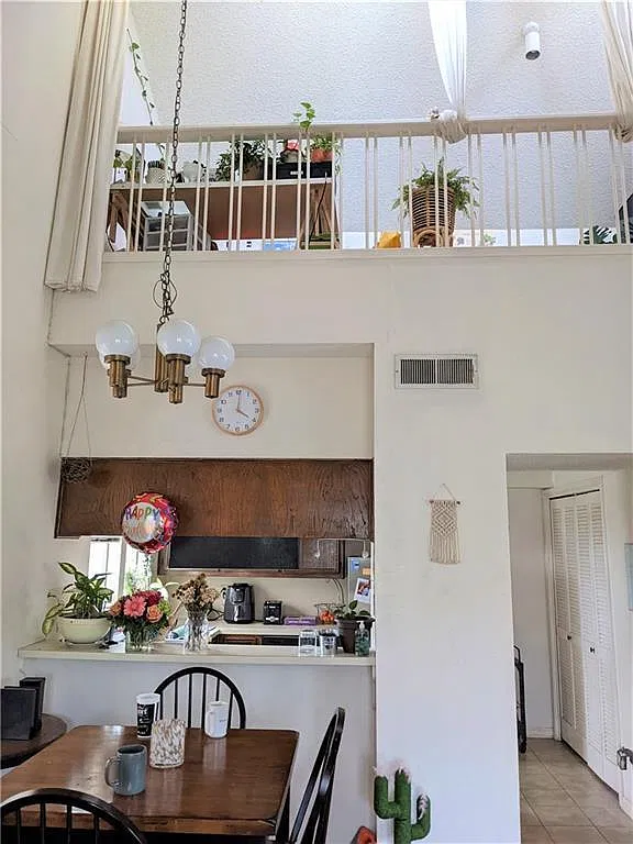 3 bed, 1.0 bath, 1078 sqft, $2,200 — Photo 1