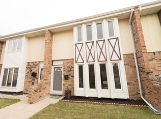 8 Sioux Ct, Justice, IL 60458