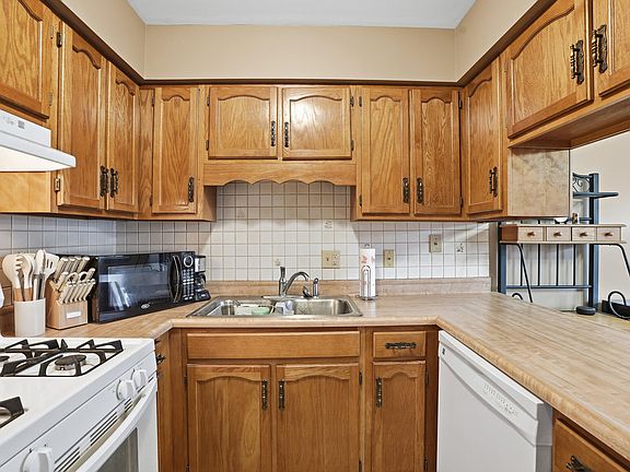5th image of 896 Jordan Cir