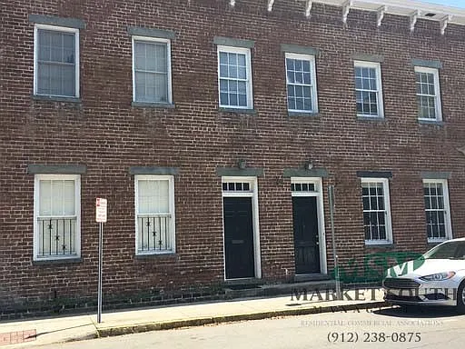 136 Jefferson St — Photo 1