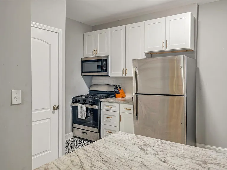 3106 Gurney Ave #1S — Photo 3